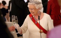 Kraliçe 2. Elizabeth’i doktorları uyardı: Alkol almayın