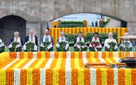 Cumhurbaşkanı Erdoğan, Mahatma Gandhi’nin anıt mezarını ziyaret etti