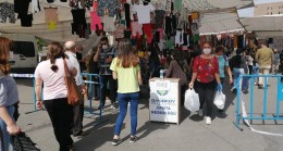 Bakırköy’de vatandaşlar Cumartesi günleri kurulan ünlü sosyete pazarına akın etti.