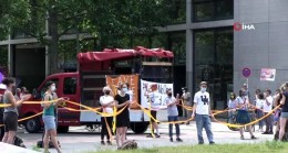 Almanya’da ırkçılığa karşı 9 kilometrelik insan zinciri