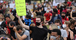 Londra’da Floyd protestolarında polis şiddeti