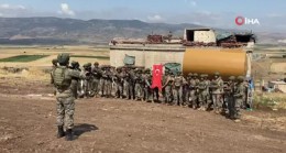 Suriye’de görevli askerler şehit babalarını unutmadı
