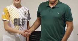 Ebru Topçu yuvada kaldı