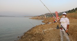 Balık tutmak için yarıştılar