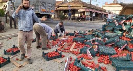 Tonlarca domates yola saçıldı