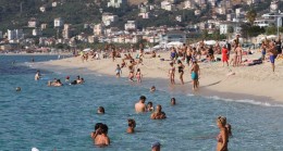 Antalya’da deniz keyfi devam ediyor