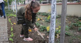 İlkokul öğrencileri toprakla tanıştı