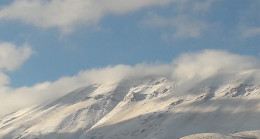 Mevsimin ilk karı Beydağları’na yağdı