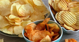 Lezzetini biliyoruz ama bunu bilmiyoruz Cips paketlerinin içine bakın ne konuluyor