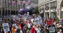 Londra’da binlerce kişi sokağa döküldü, hayat pahalılığını protesto etti