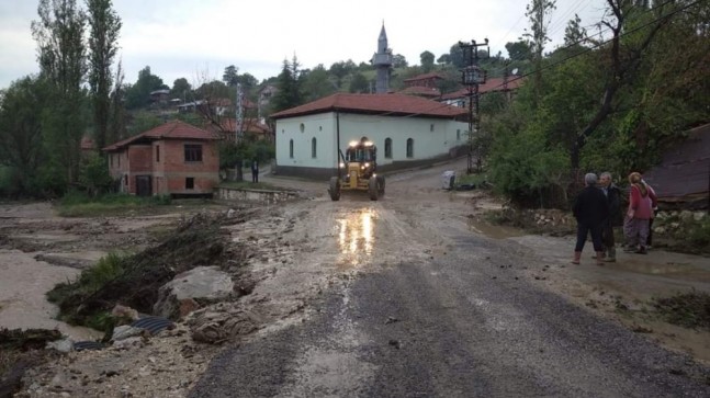Ankara’da sel hayatı olumsuz etkiledi