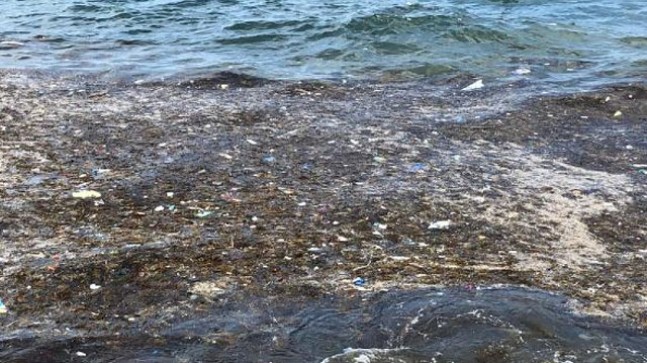 Caddebostan Sahili’nde oluşan çöpler havadan görüntülendi
