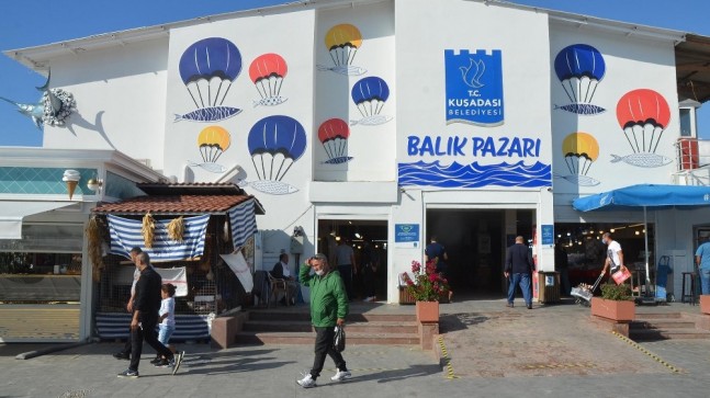 Kuşadası’nda balık bereketi yaşanıyor