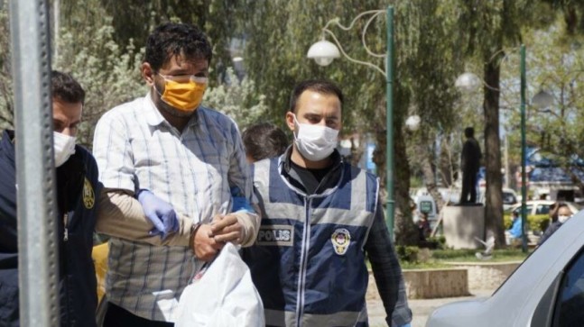 Dükkanda asılı Türk bayrağını söken kişi gözaltına alındı