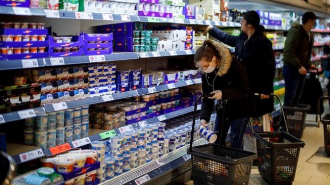Salmonella şüphesiyle İngiltere’de 100’e yakın tavuklu gıda toplatılıyor