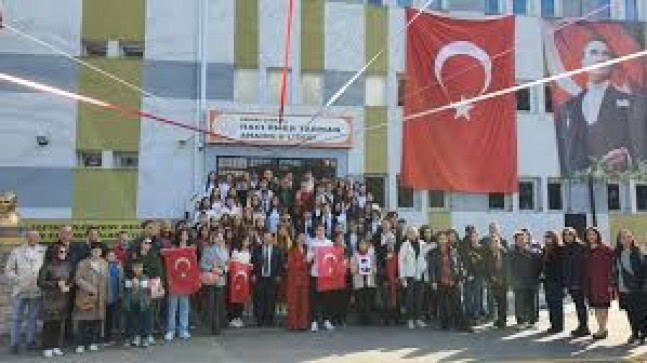 Hacı Ömer Tarman Anadolu Lisesi’nde 23 Nisan Coşkusu: Öğrenciler Bayramı Sahneledi