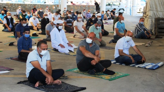 Bodrum’da cuma namazı statta kılındı