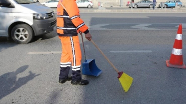 Kendisini belediye görevlisi diye tanıtıp hırsızlık yaptı