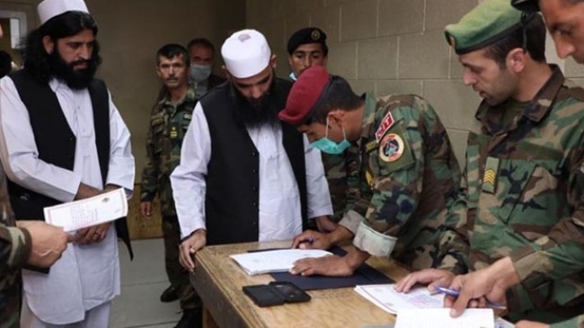 Afganistan hükümeti, 900 Taliban mahkumunu serbest bıraktı