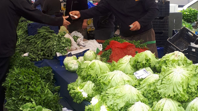 İstanbul Minibüs Caddesi Sosyete Pazarında Coronavirüs Unutuldu!