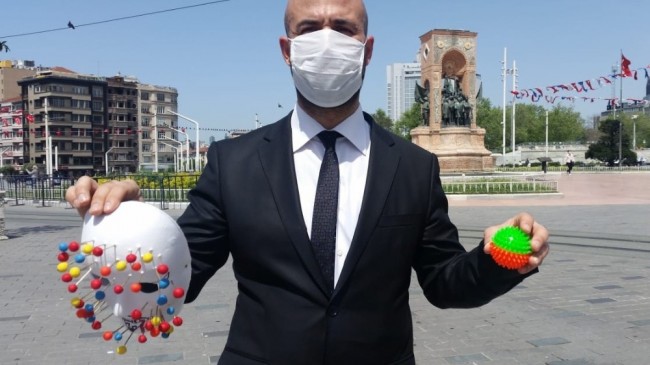 Taksim’de İlginç Uyarı