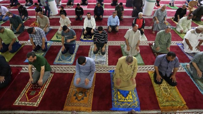 Gazze’de camiler yeniden ibadete açıldı