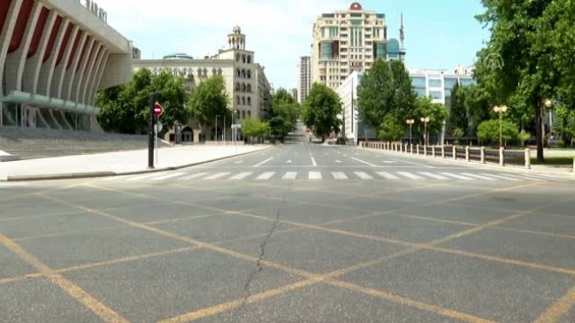 Başkent Bakü’nün sokakları boş kaldı