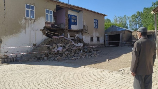 Van’daki depremde 5 kişi yaralandı