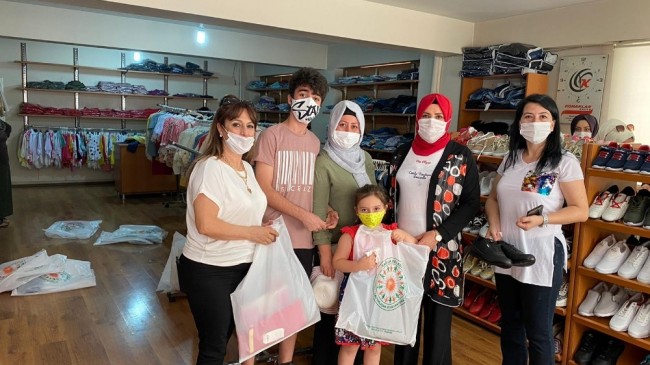 İhtiyaç sahibi ailelere giysi yardımı