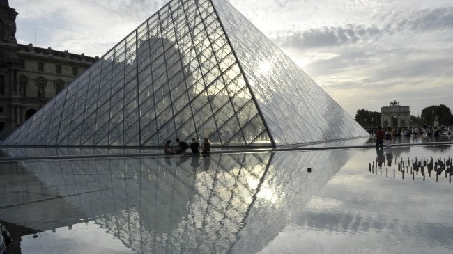 Louvre Müzesi yeniden ziyarete açıldı