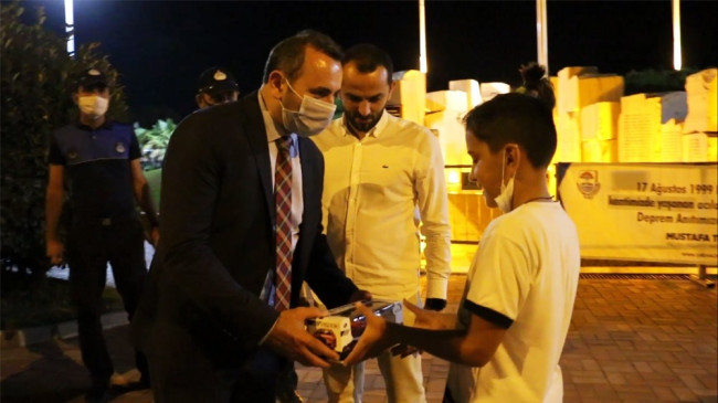 Bulduğu cüzdanı zabıtaya teslim etti