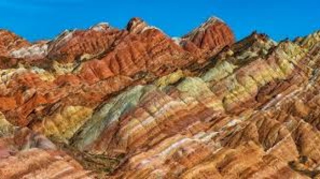 Suudi  Arabistan’ın kuzeyindeki dağların 37 milyon yaşında olduğu tespit edildi