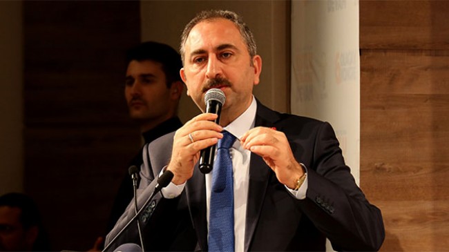 Bakan Gül’den Fransız dergisi Charlie Hebdo’ya tepki