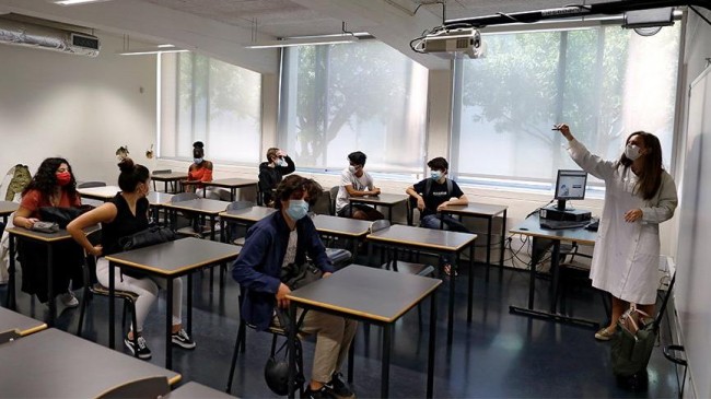 Fransa’da 22 okulda korona virüs alarmı