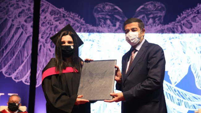 Gazeteci Hülya Özkoyuncu Mezun Oldu