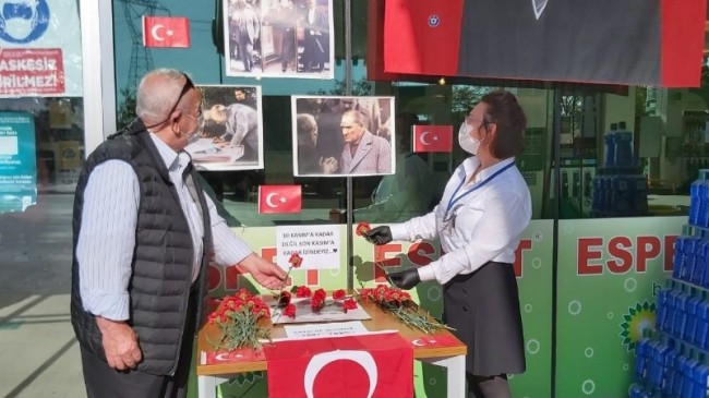 Akaryakıt istasyonunda Ata’yı andılar