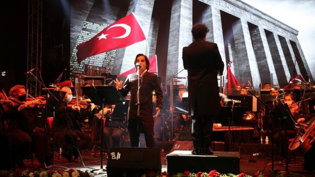 Atatürk, sevdiği şarkılarla anıldı