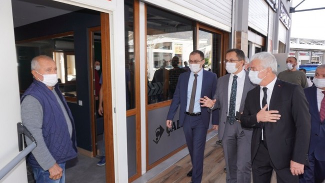 Finike toptancı halinde sezon açıldı