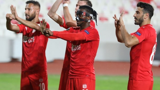 Kayode, Avrupa maçlarını boş geçmiyor