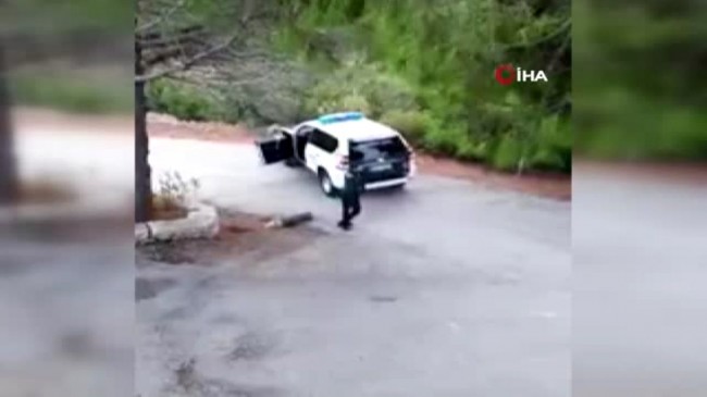 İspanya’da polis barikatı şüpheli aracı durdurmaya yetmedi