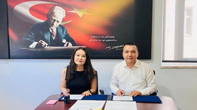 Antalya Gazeteciler Cemiyeti ile Kazakistan Türk Dili Konuşan Gazeteciler Vakfı kardeşlik protokolü