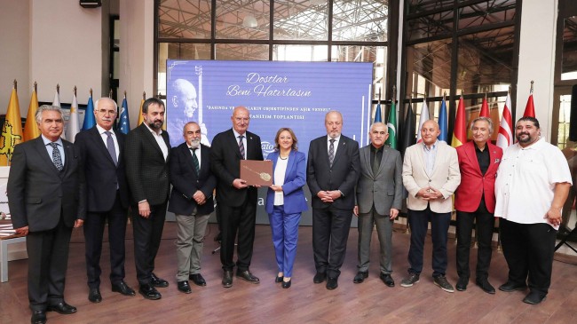 BASINDA VE USTALARIN OBJEKTİFİNDEN AŞIK VEYSEL” KİTABI TANITILDI