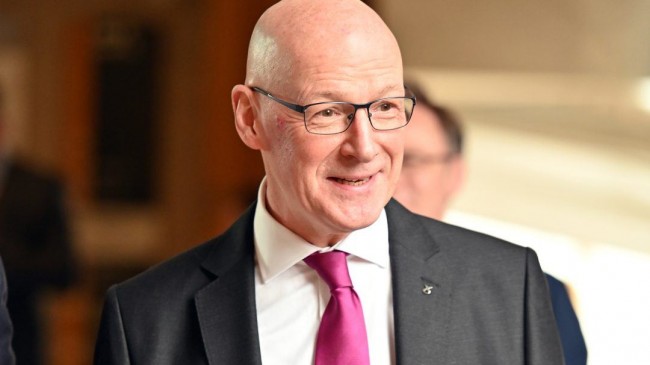 John Swinney yemin ederek görevine başladı