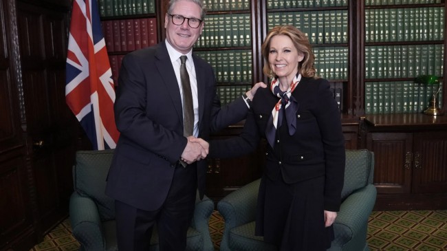 Sir Keir Starmer, sağcı Muhafazakar Natalie Elphicke’nin partiye katılmasına izin verdi. İşçi Partisinde bölünmeler yaşandı