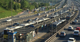 İstanbul’da trafikte ve metrobüslerde dikkat çeken yoğunluk