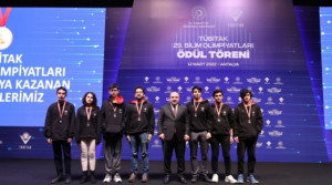 Geleceğin Bilim Yıldızlarına ödüllerini Sanayi ve Teknoloji Bakanı Mustafa Varank takdim etti.