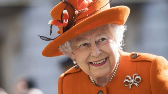 İngiltere İkinci Kraliçe Elizabeth’in torunu kasiyerlik yapmaya başladı